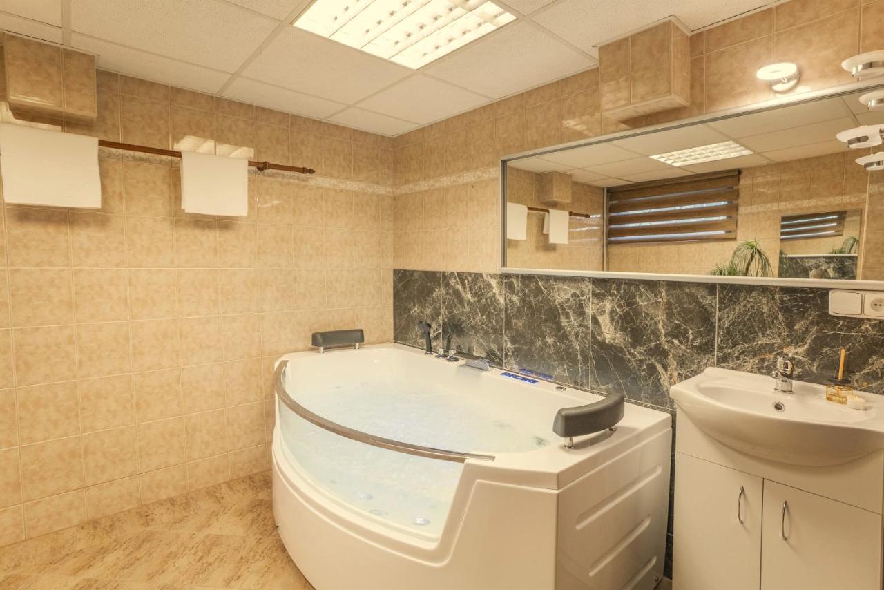 Wellness Studio! Finnish Sauna, Whirlpool, Gym & More! Praga Exterior foto